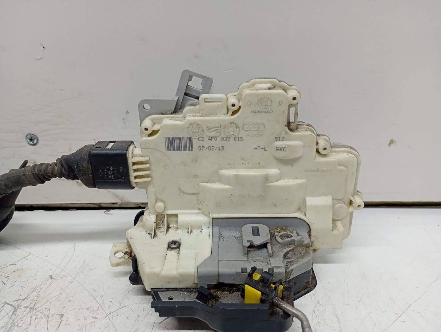 Broasca stanga spate 4F0839015 Audi A6 4F/C6 (2004 - 2008)