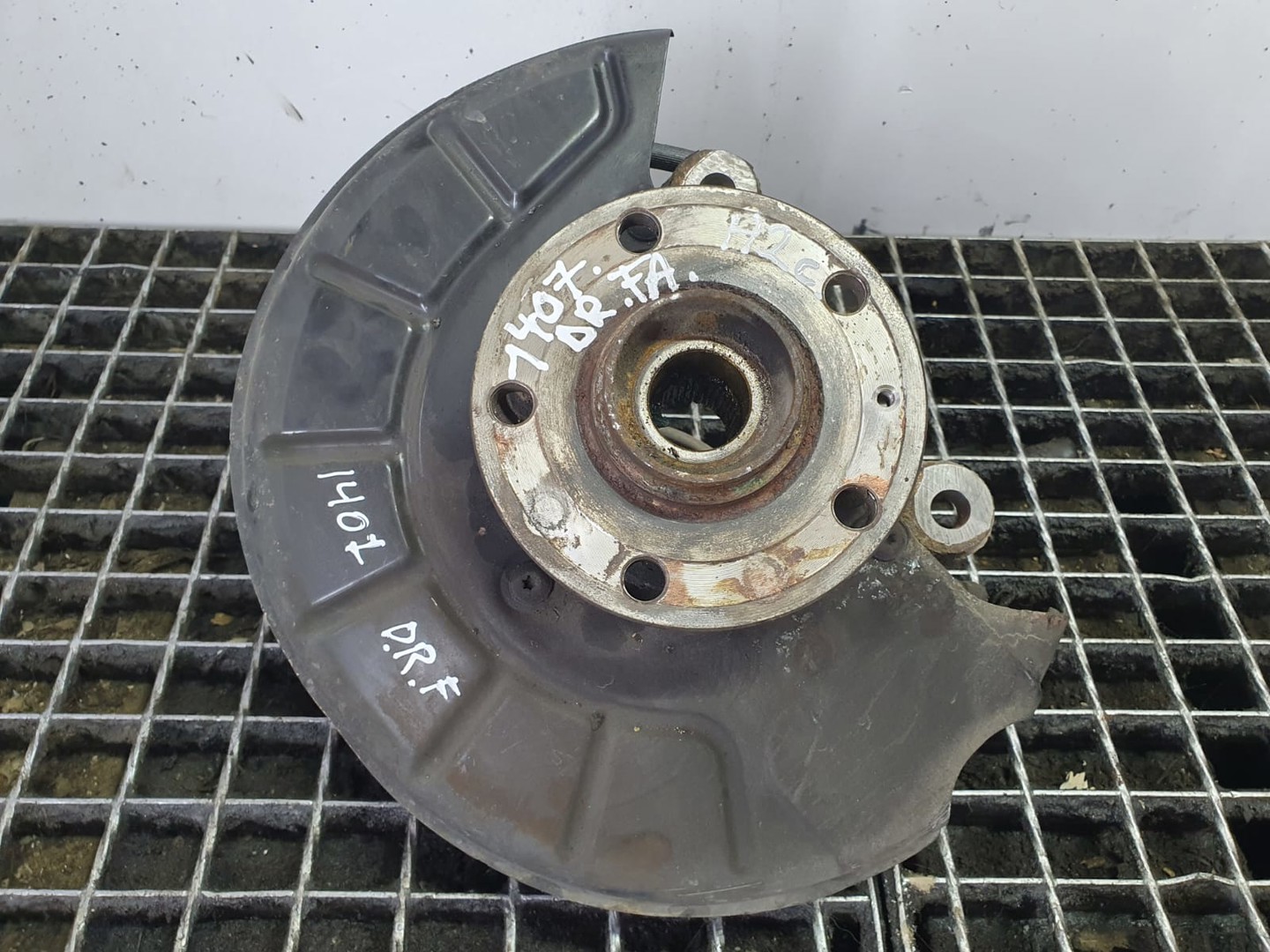 Fuzeta dreapta fata Volkswagen Golf Plus 1 (2004 - 2009)