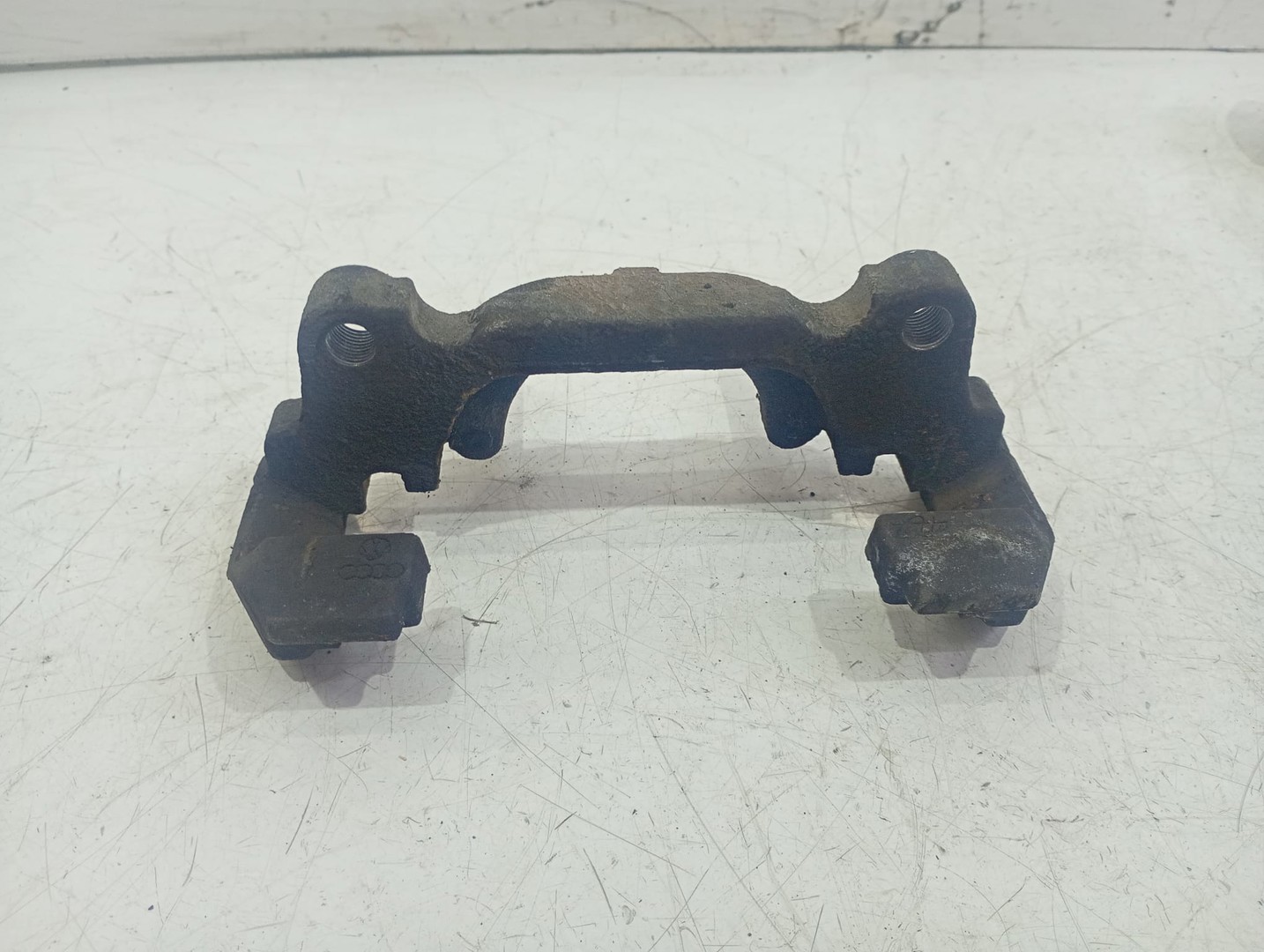 Suport etrier dreapta fata Volkswagen Golf Plus 1 (2004 - 2009)