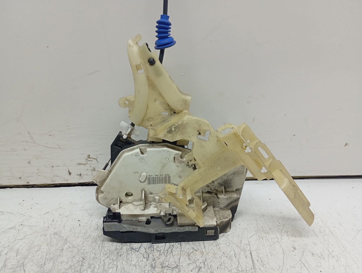 Broasca stanga spate 5N0839015D Volkswagen Passat CC 1 (2008 - 2012)