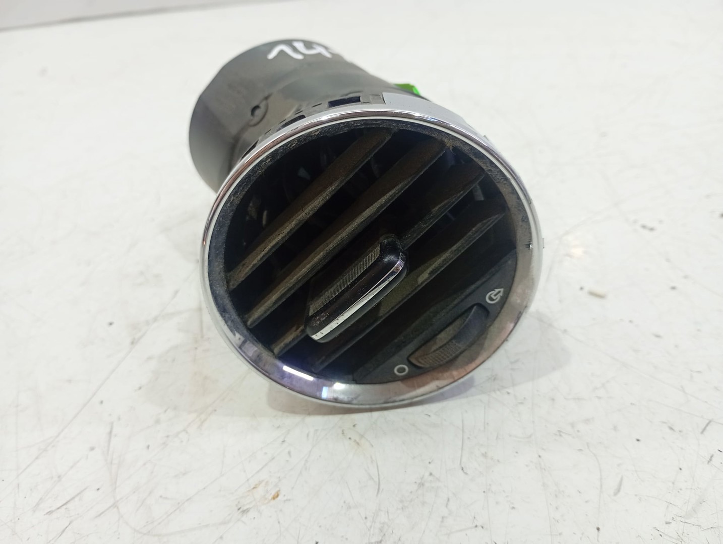 Grila ventilatie bord 9655994177 Peugeot 3008 1 (2010 - 2013)