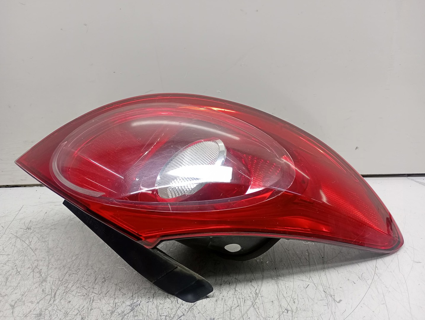 Stop stanga 3C8945095D Volkswagen Passat CC 1 (2008 - 2012)