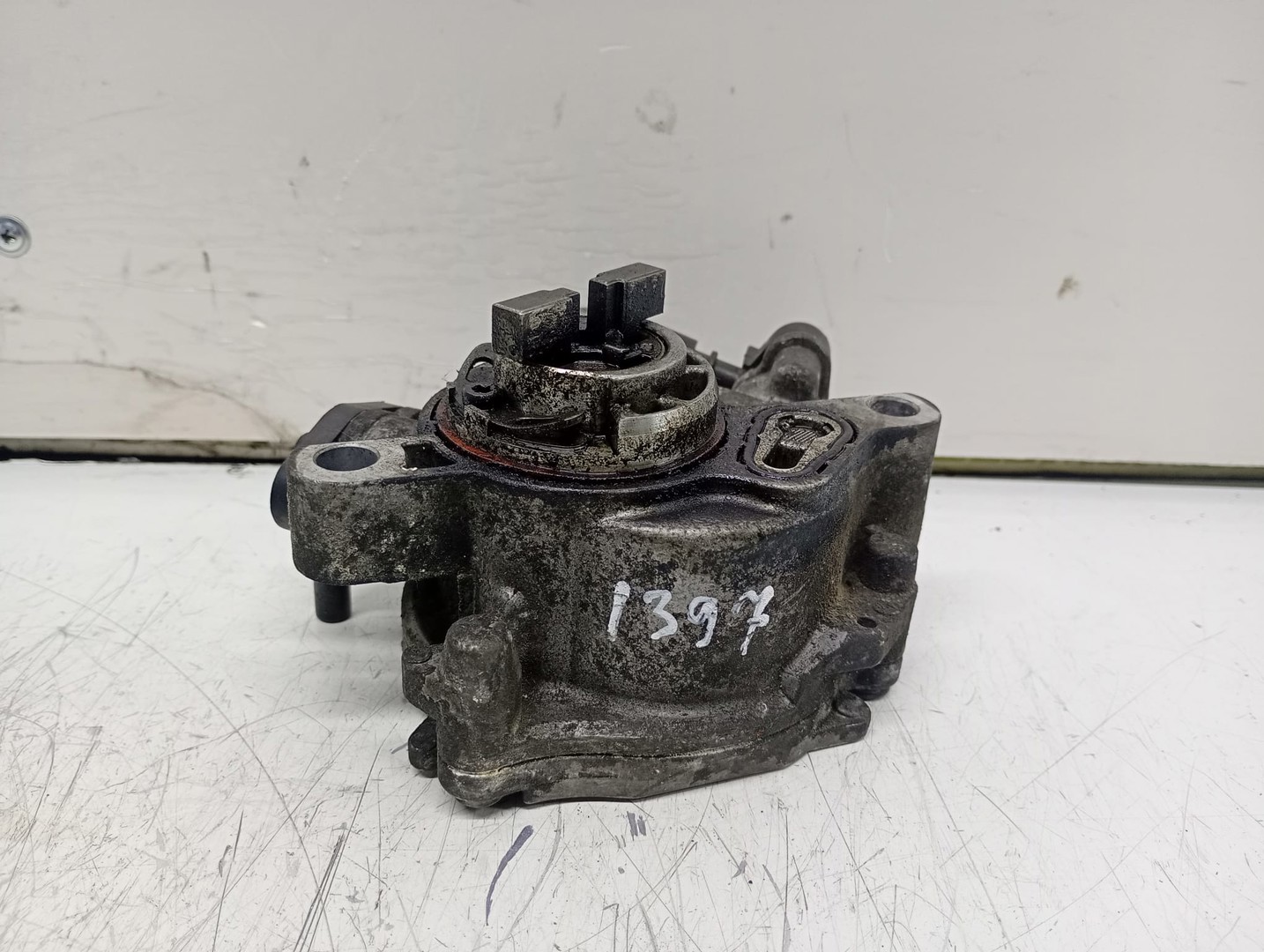 Pompa vacuum 9804021880 Ford Focus 3 (2011 - 2015)