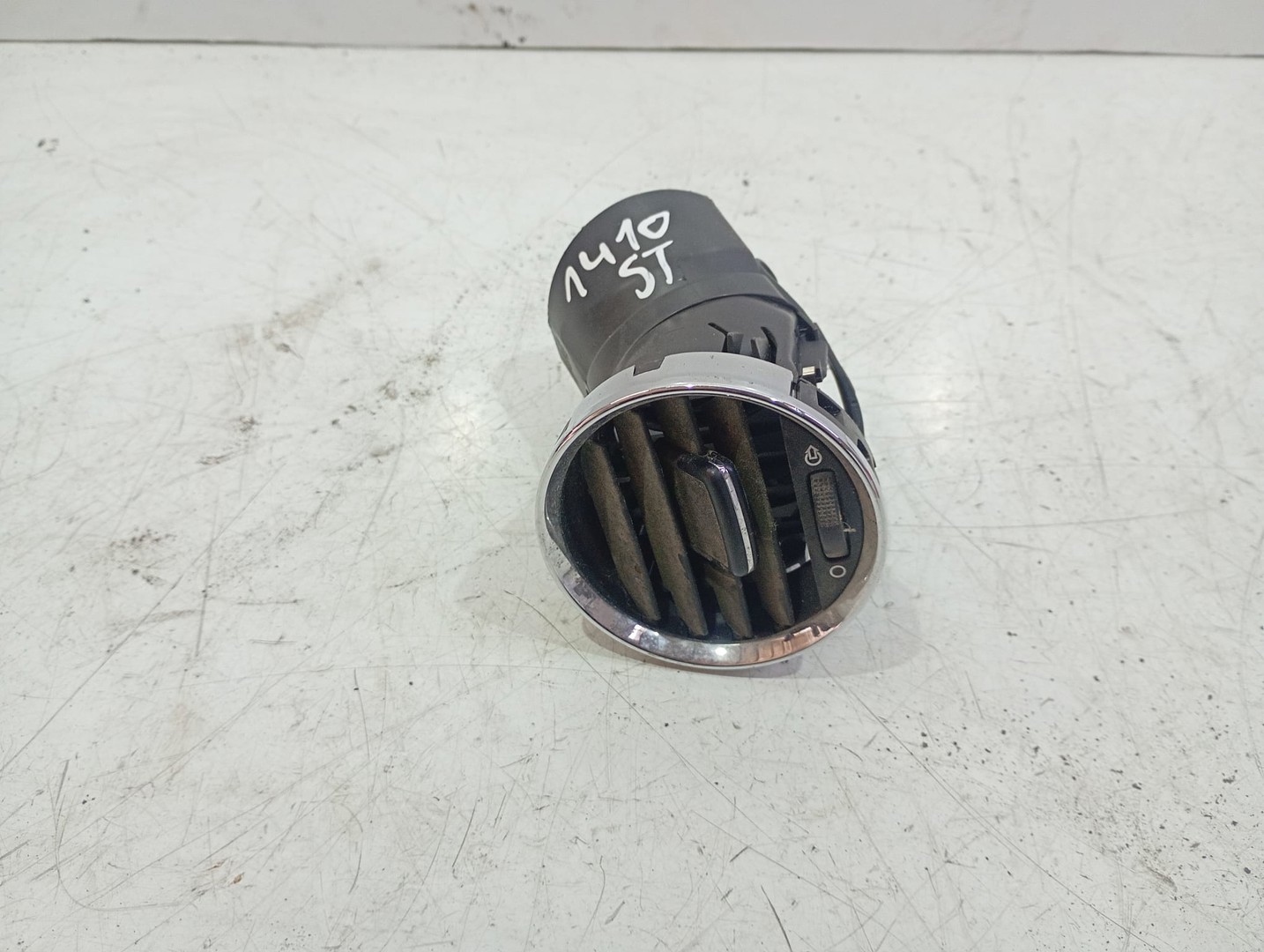 Grila ventilatie bord 9655994277 Peugeot 3008 1 (2010 - 2013)