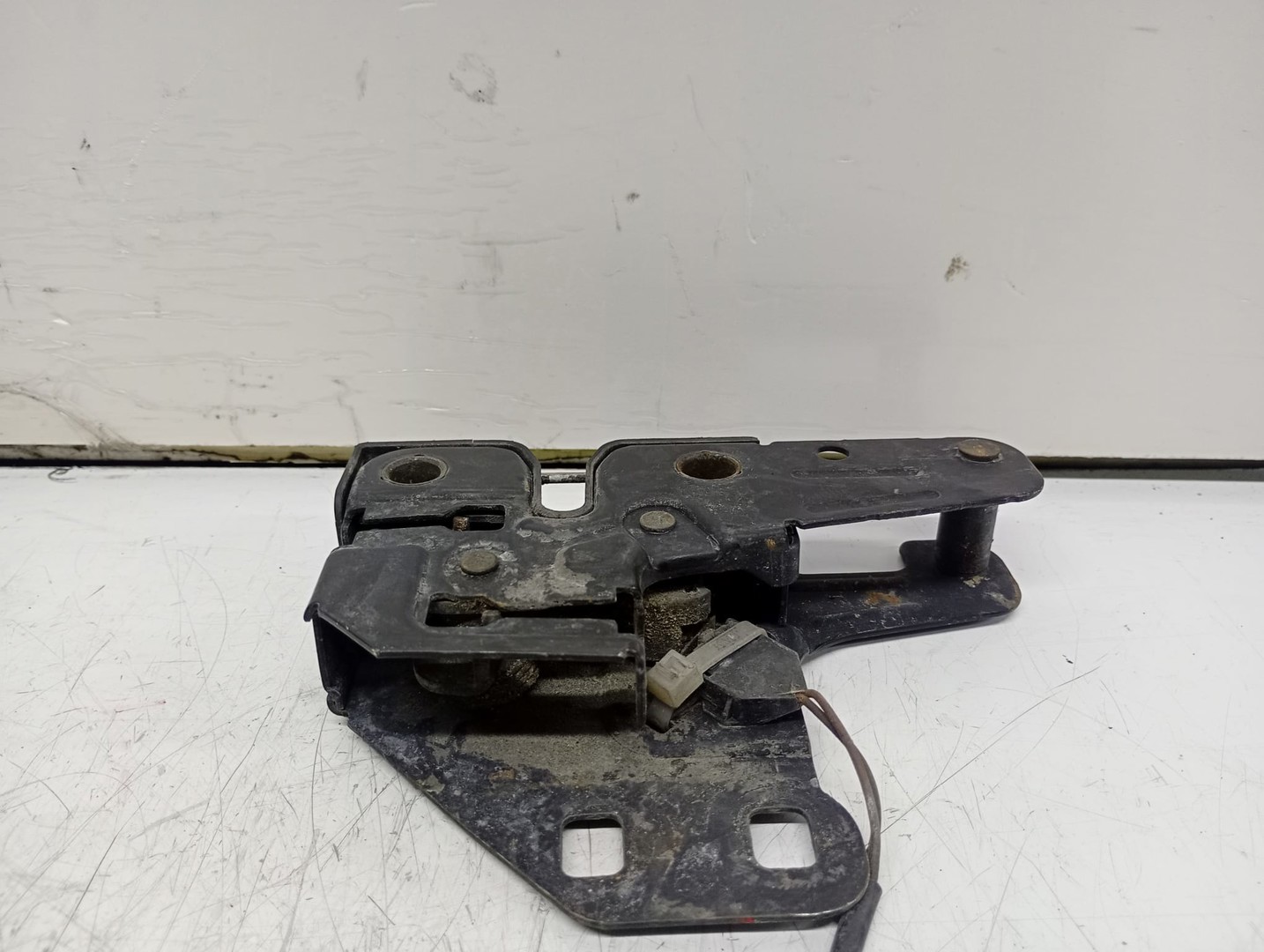 Broasca capota 4F0623509A Audi A6 4F/C6 (2004 - 2008)