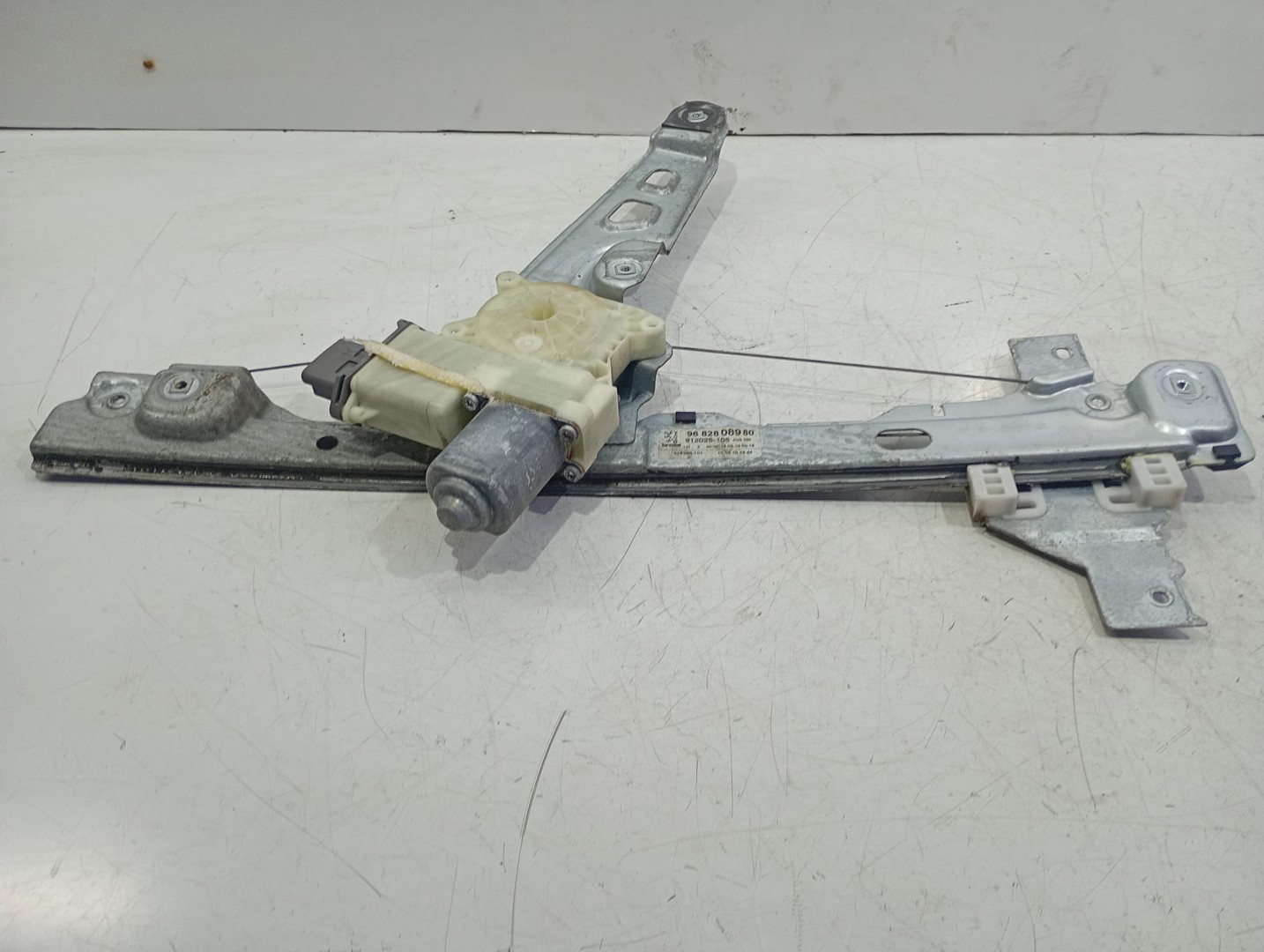 Macara geam stanga fata 9682808980 Peugeot 3008 1 (2010 - 2013)