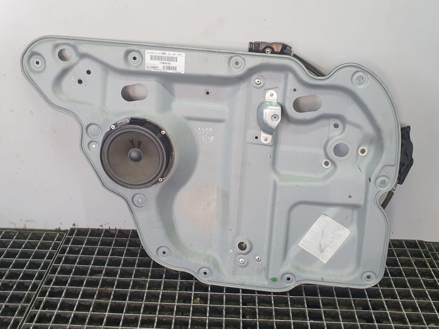 Macara geam stanga spate 1t0839729L Volkswagen Touran 1 (facelift) (2006 - 2010)