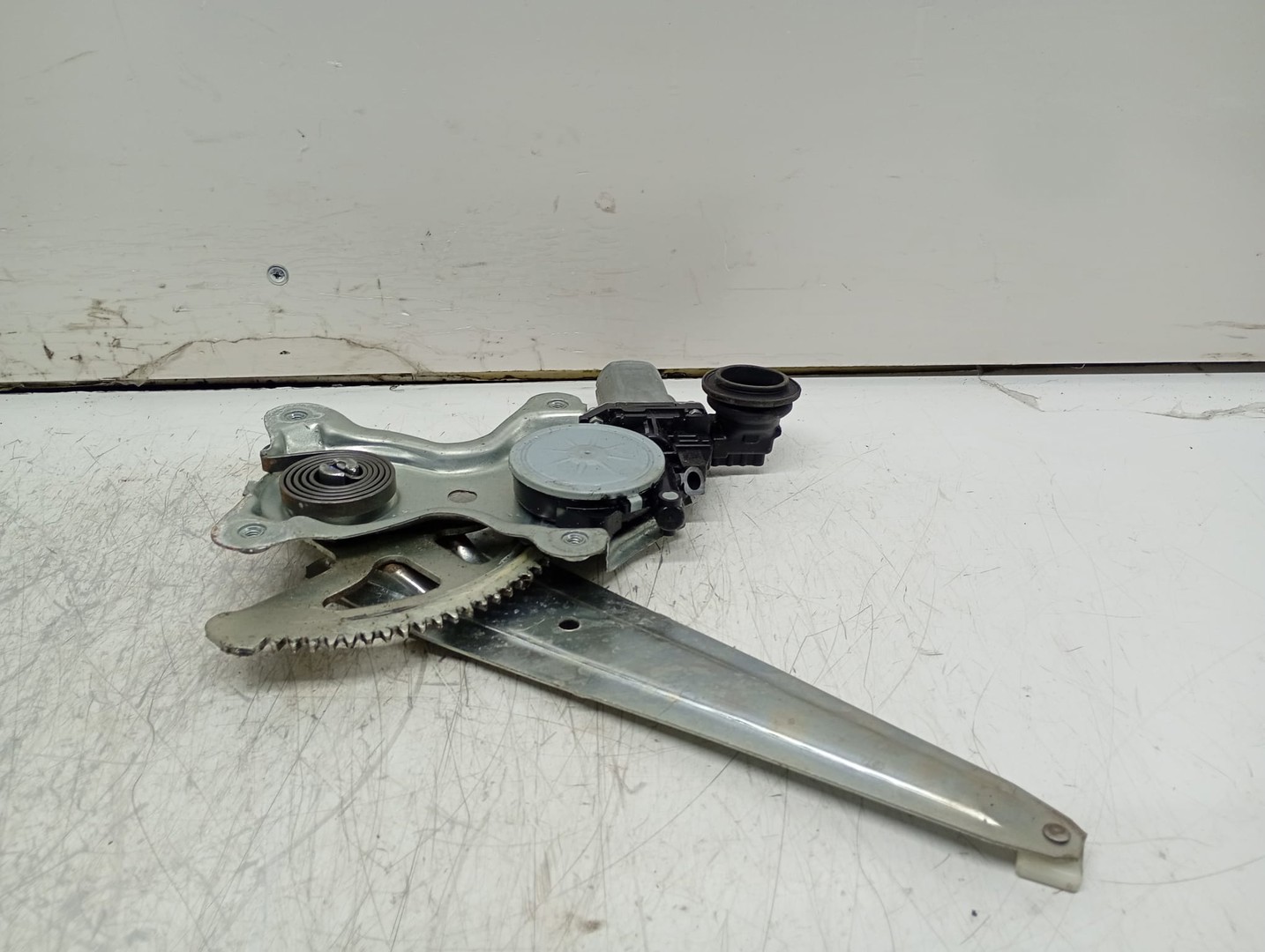 Macara geam stanga fata 85720-58010 Lexus RX 2 (2003 - 2009)