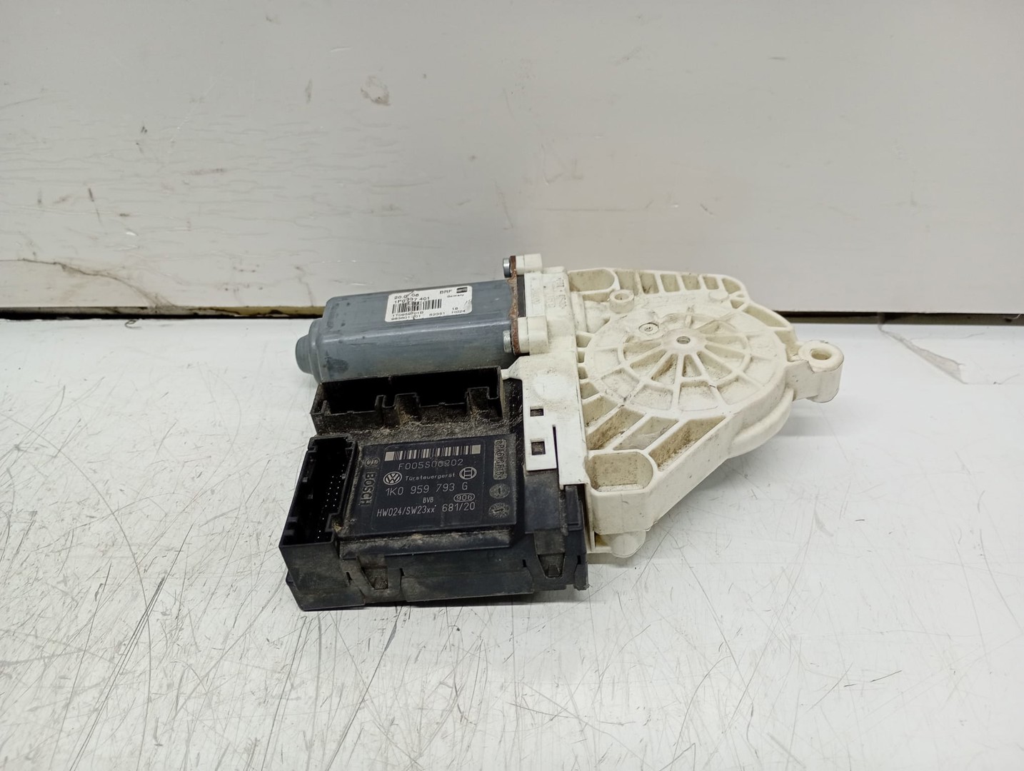 Motoras geam dreapta fata 1K0959793G Seat Leon 2 (1P) (2005 - 2009)