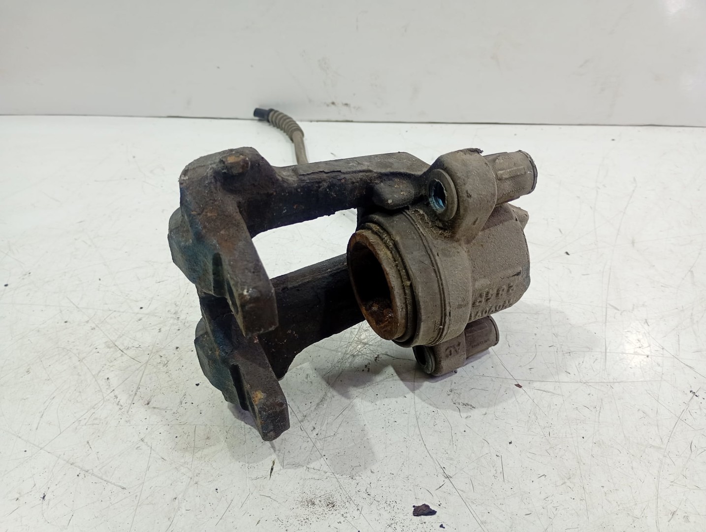 Etrier stanga fata BMW Seria 3 F31 (2011 - 2016)