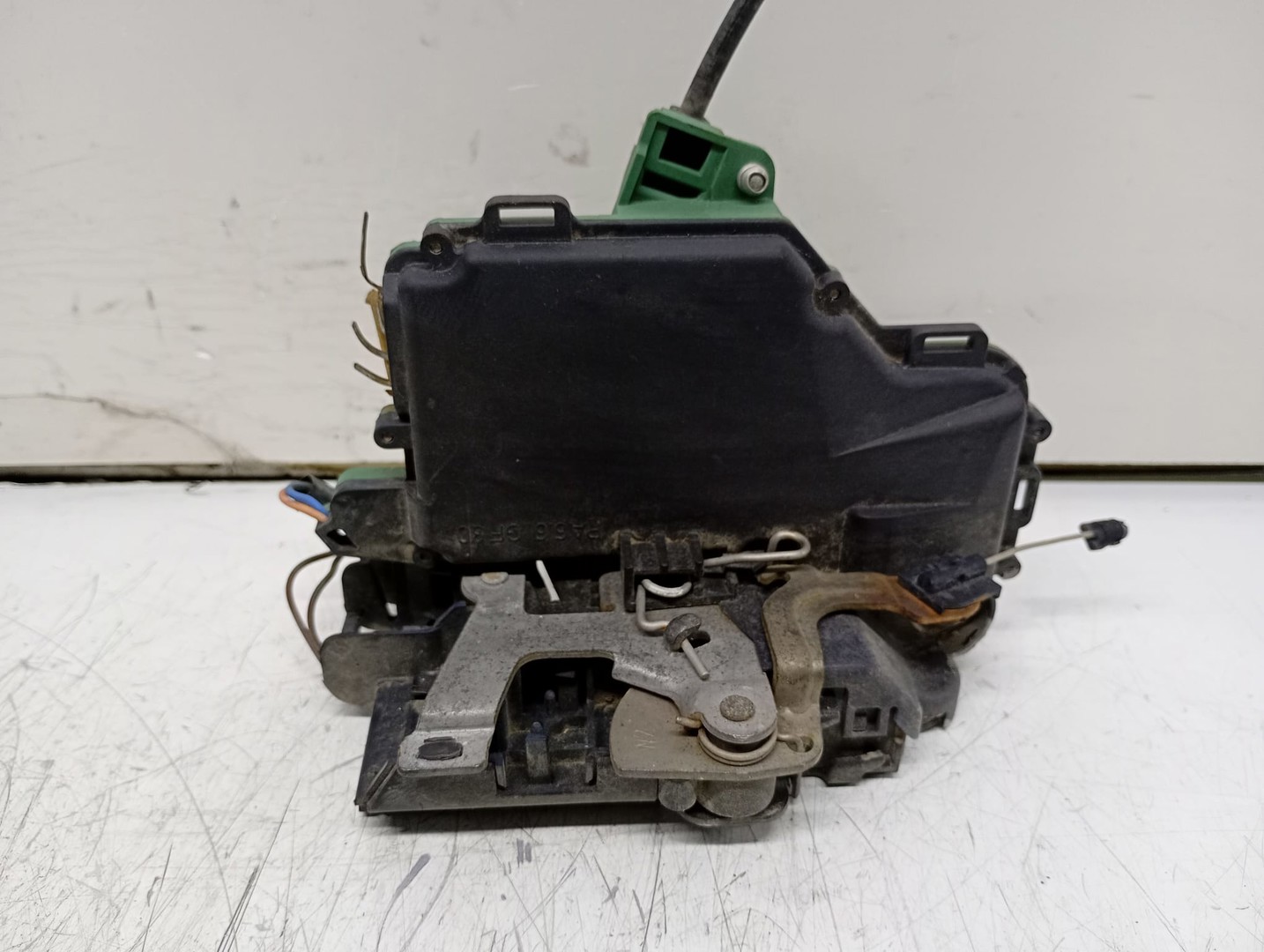 Broasca stanga fata C3B1837015Q Volkswagen Passat B5.5 (facelift) (2000 - 2005)