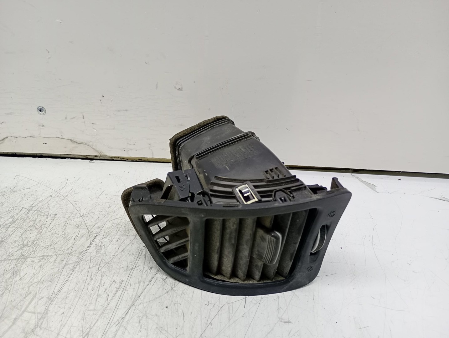 Grila ventilatie bord 97490-2P000 Kia Sorento 2 (facelift) (2012 - 2020)