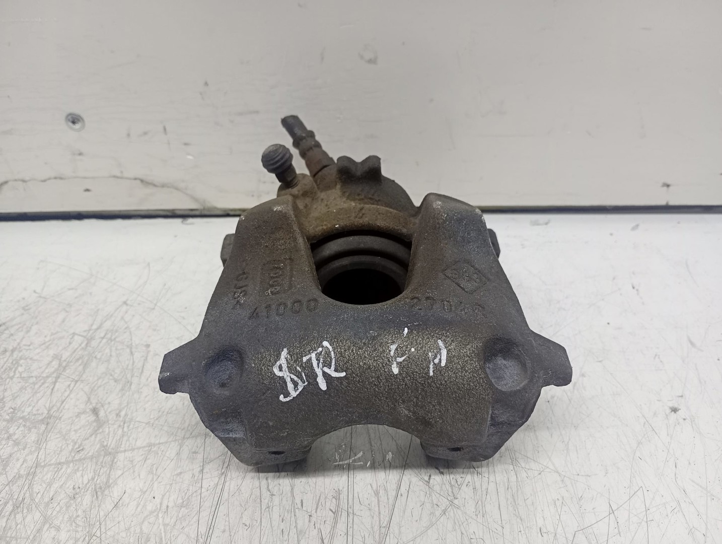Etrier dreapta fata 410002704R Dacia Sandero 2 (2013 - 2016)