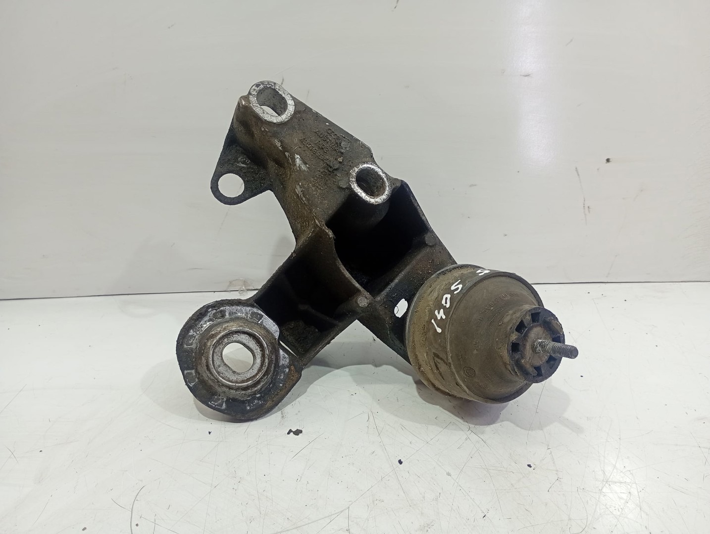 Suport motor 4b0199351b Volkswagen Passat B5.5 (facelift) (2000 - 2005)