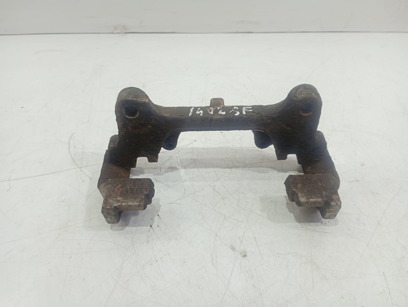 Suport etrier stanga fata Volkswagen Passat CC 1 (2008 - 2012)