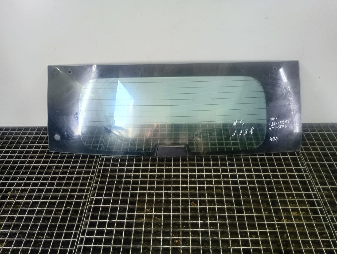 Brat stergator luneta Jeep Commander 1 (2006 - 2010)