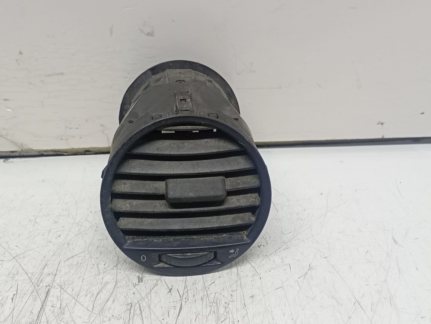 Grila ventilatie 2K0819703B Volkswagen Caddy 3 (2004 - 2010)
