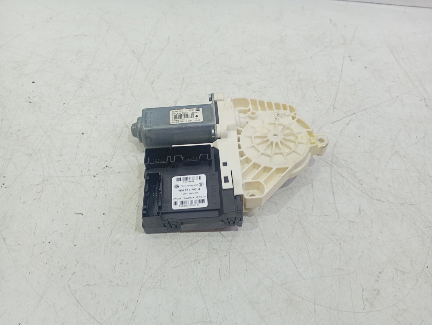 Motoras geam dreapta fata 1p0837402a Seat Leon 2 (1P) (2005 - 2009)