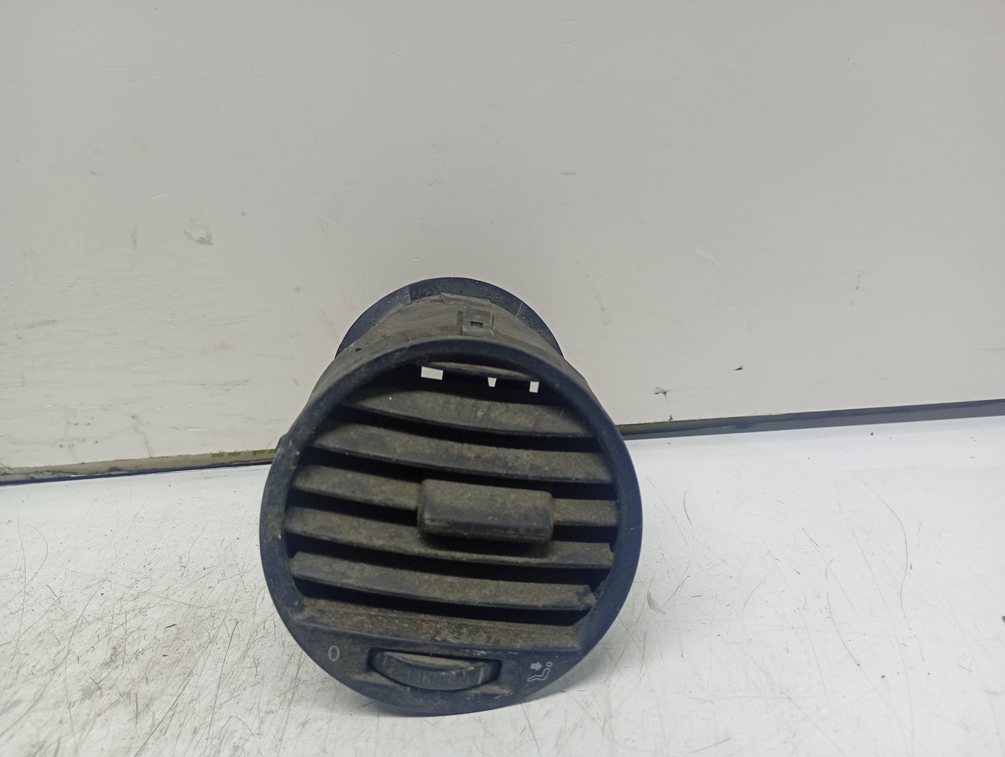 Grila ventilatie 2K0819703B Volkswagen Caddy 3 (2004 - 2010)