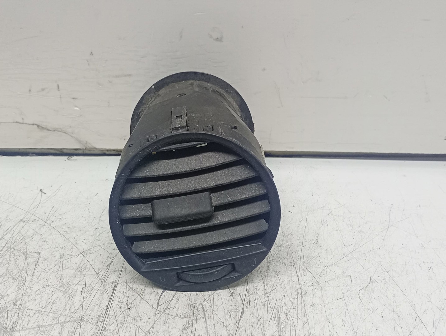 Grila ventilatie 2K0819703B Volkswagen Caddy 3 (2004 - 2010)