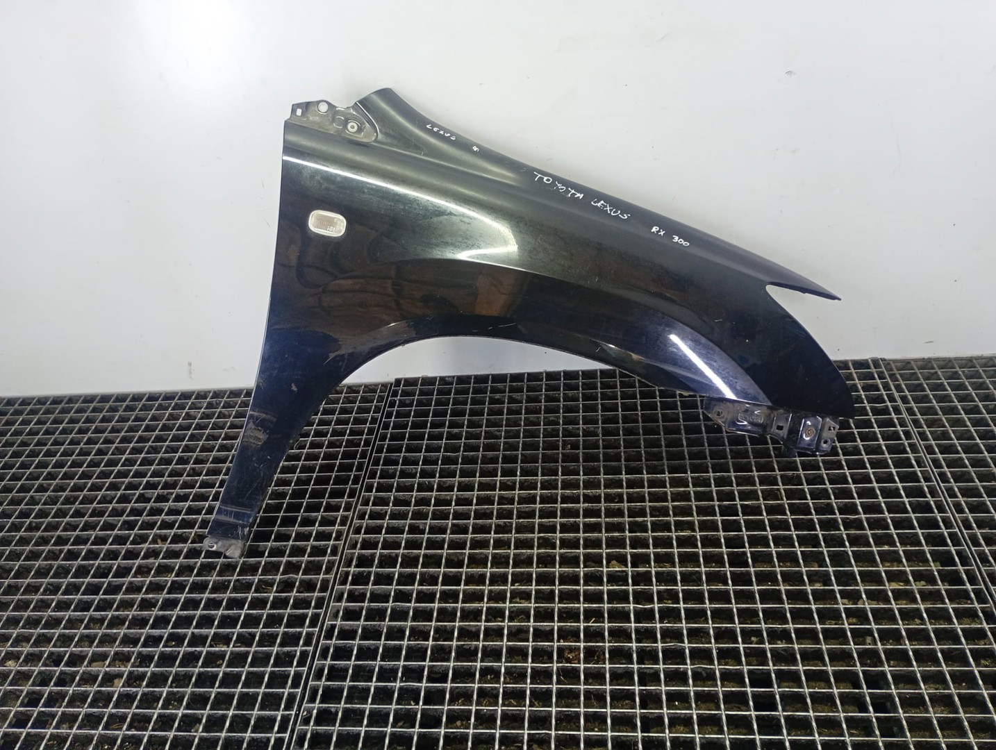 Aripa dreapta fata Lexus RX 2 (2003 - 2009)