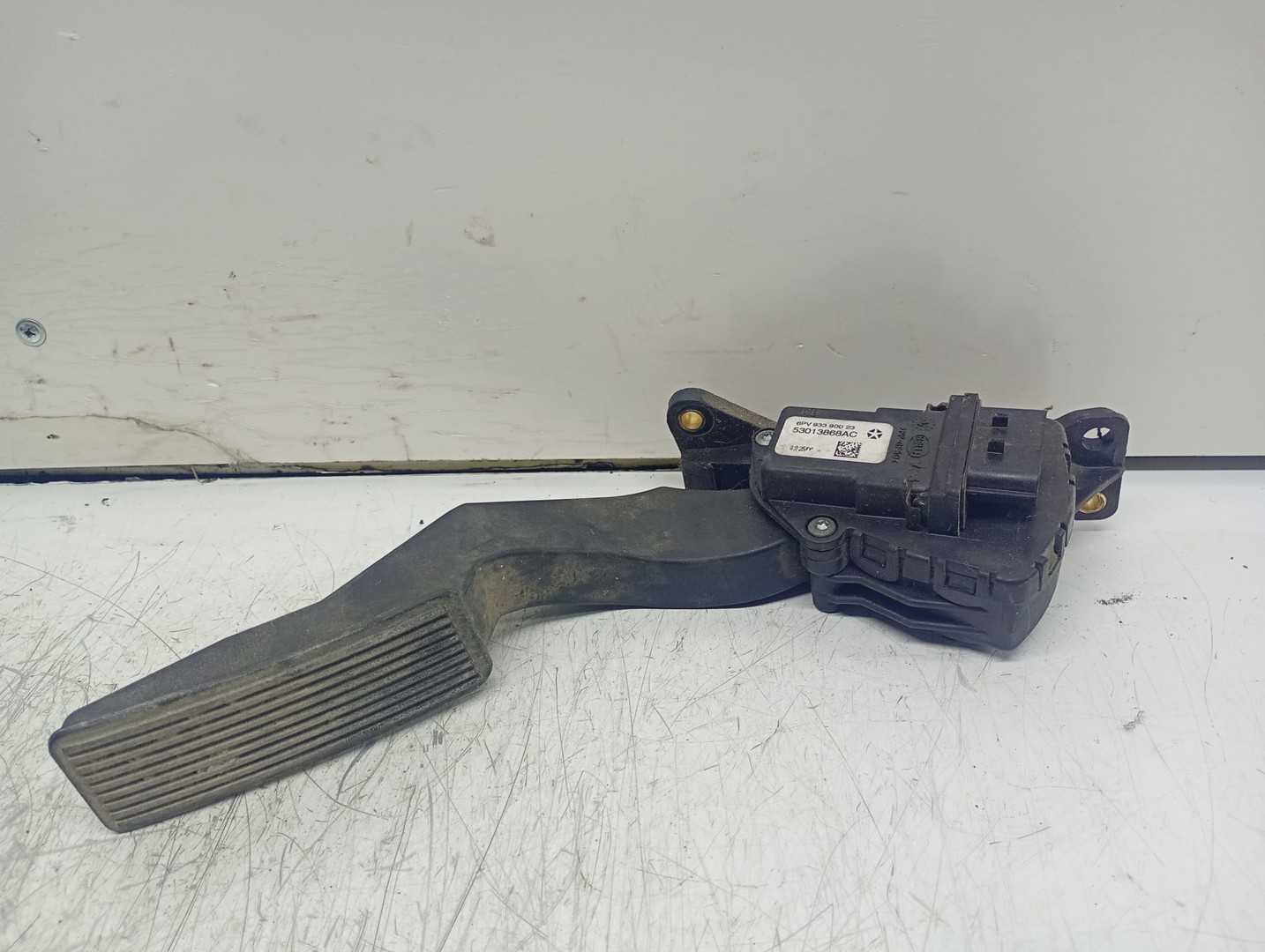 Pedala acceleratie 53013868AC Jeep Commander 1 (2006 - 2010)