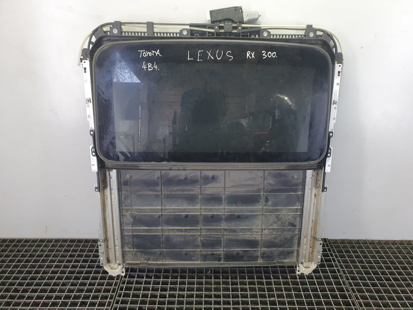Trapa panoramica 233100-0056 63260-48060 Lexus RX 2 (2003 - 2009)