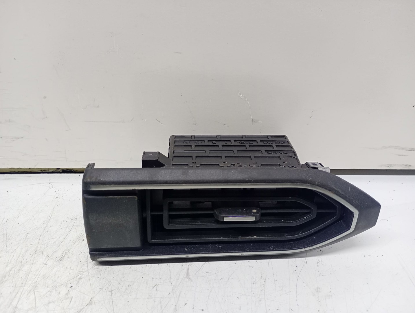 Grila ventilatie 687601376R-E Dacia Jogger 1 (2021 - 2022)