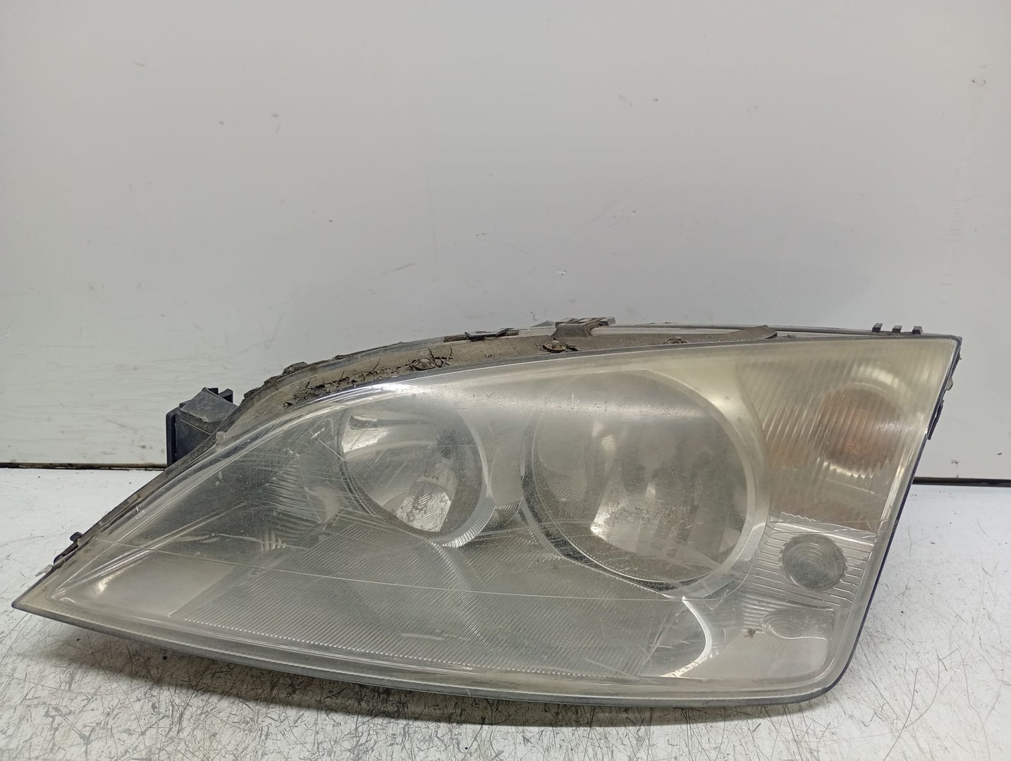 Far stanga 0301174601 Ford Mondeo MK3 (facelift) (2003 - 2007)