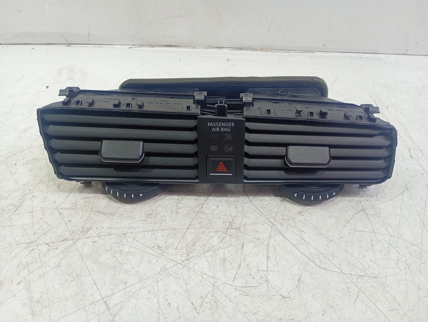 Grila ventilatie bord Volkswagen Golf 7 (2012 - 2017)