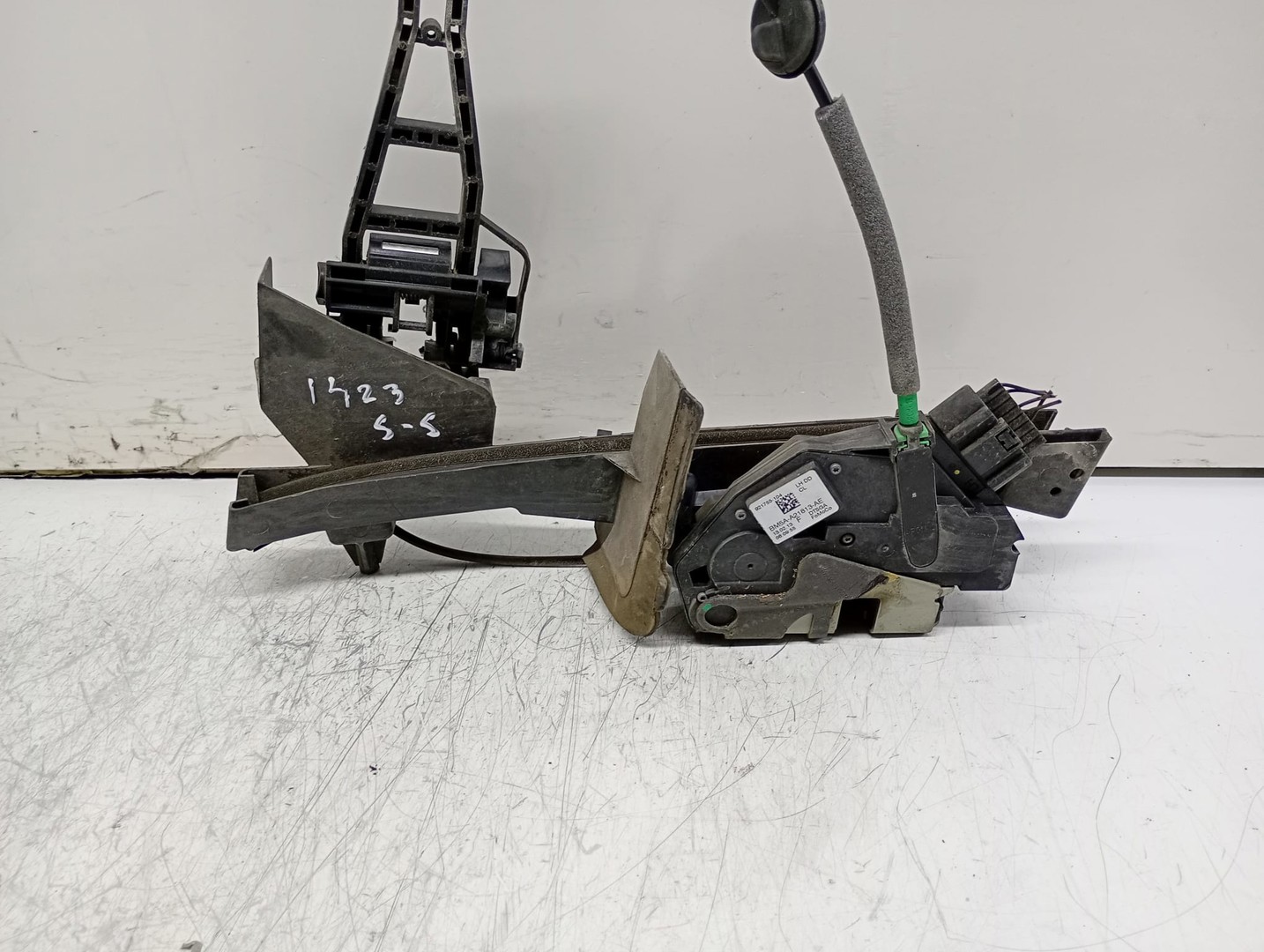 Broasca stanga fata BM5A-A21813-AE Ford Kuga 2 (2013 - 2020)