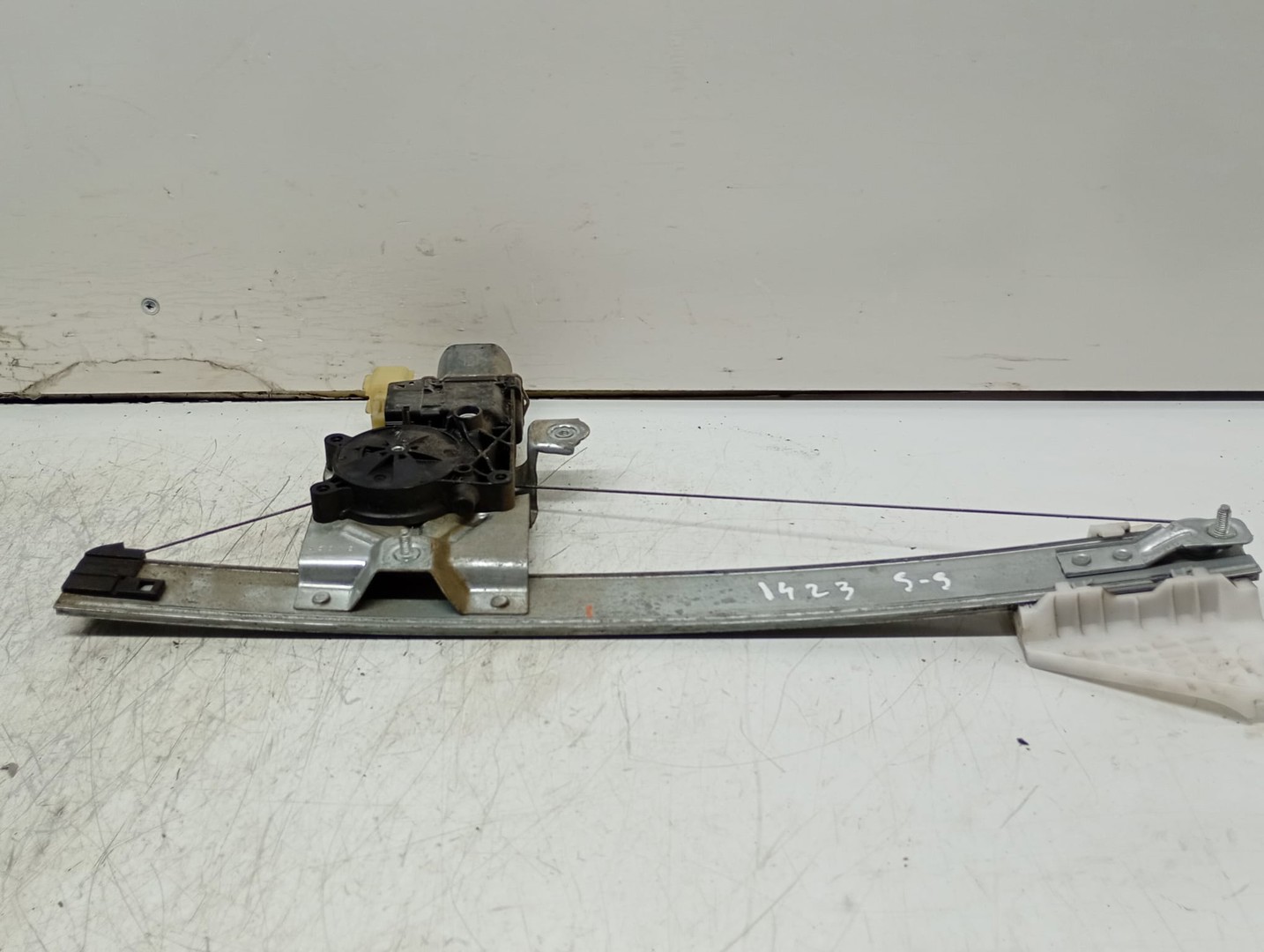 Macara geam stanga spate CJ54S27000BE Ford Kuga 2 (2013 - 2020)