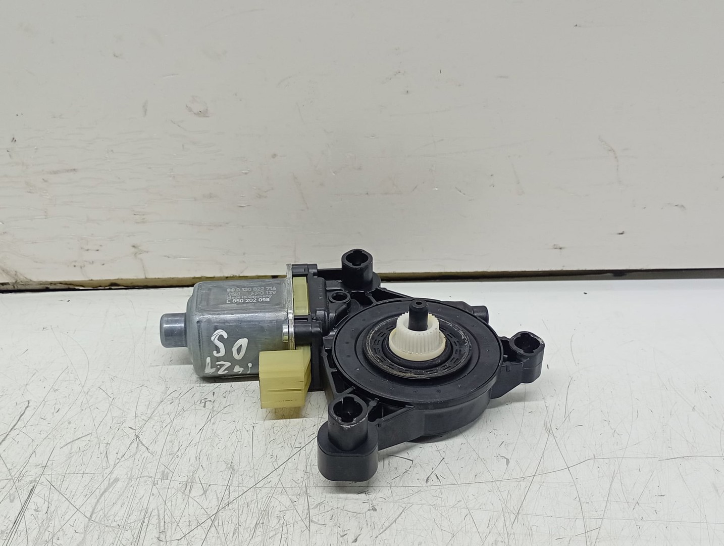 Motoras geam dreapta spate E850202098 Skoda Karoq 1 (2017 - 2025)