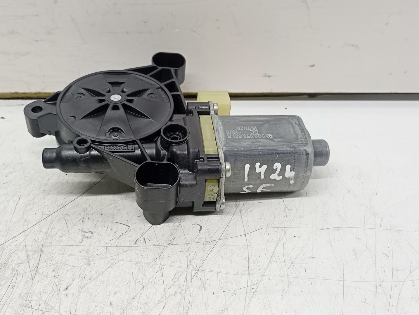 Motoras geam stanga fata 5Q0959801B Skoda Karoq 1 (2017 - 2025)