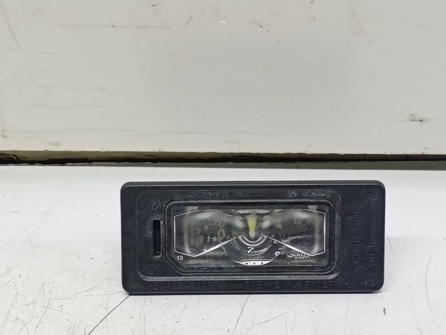 Lampa numar 5NA943021 Skoda Karoq 1 (2017 - 2025)