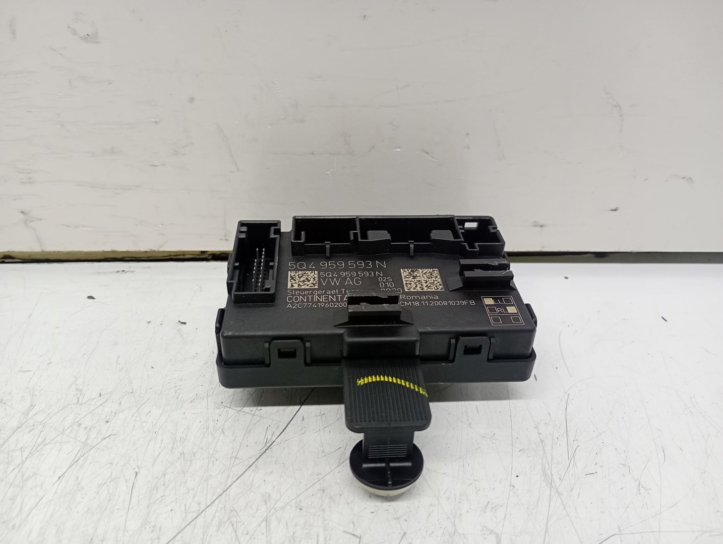 Modul confort usa fata stanga 5Q4959593N Skoda Karoq 1 (2017 - 2025)