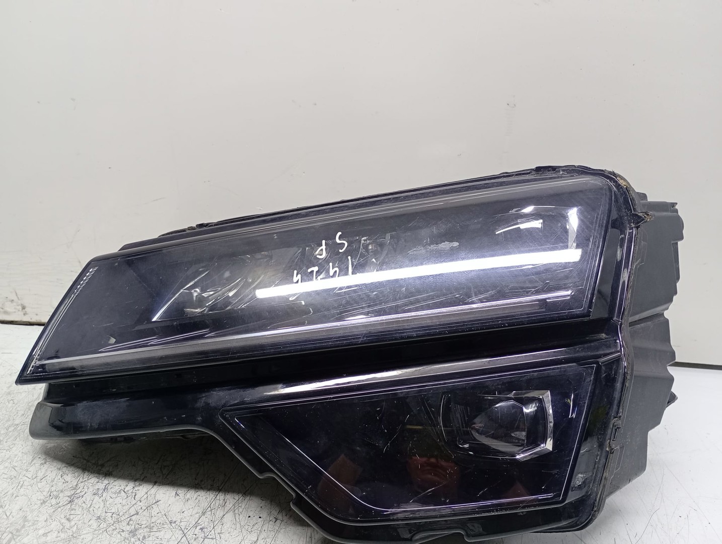 Far stanga 57b941017B Skoda Karoq 1 (2017 - 2025)