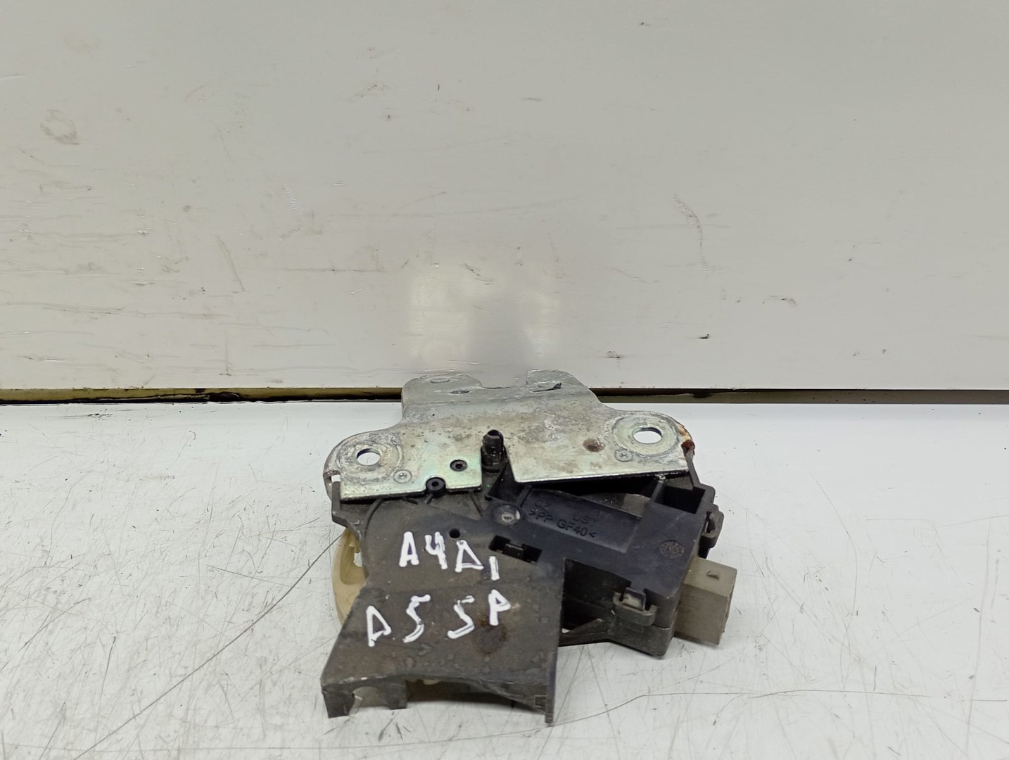 Broasca haion 4F5827505D Audi A5 8T (2007 - 2011)