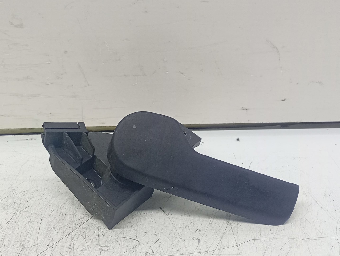 Maner deschidere capota 1J1823533C Volkswagen Golf 5 (2003 - 2009)