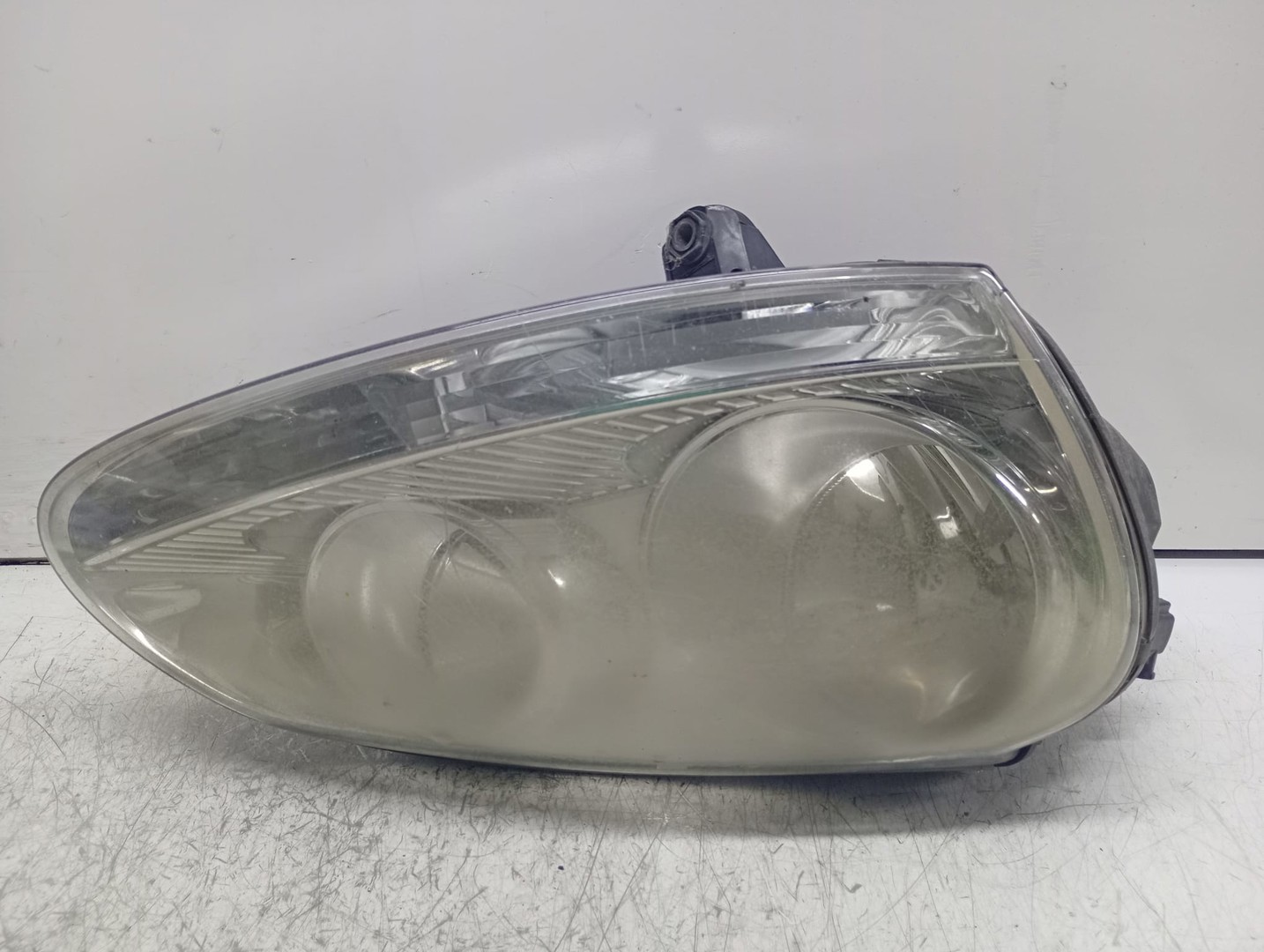 Far dreapta 1k6941006N Volkswagen Golf 5 (2003 - 2009)