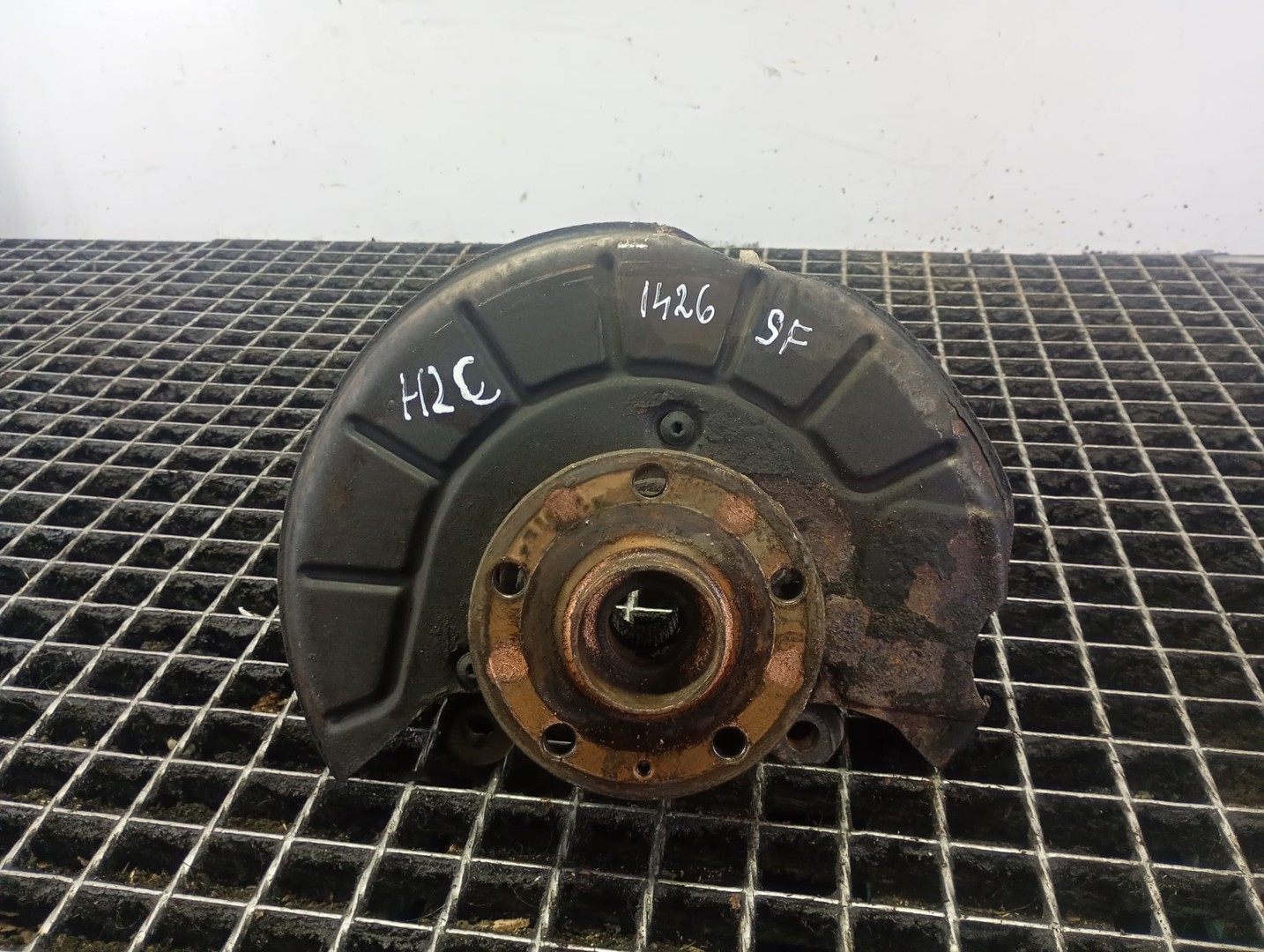 Fuzeta stanga fata Volkswagen Golf 5 (2003 - 2009)