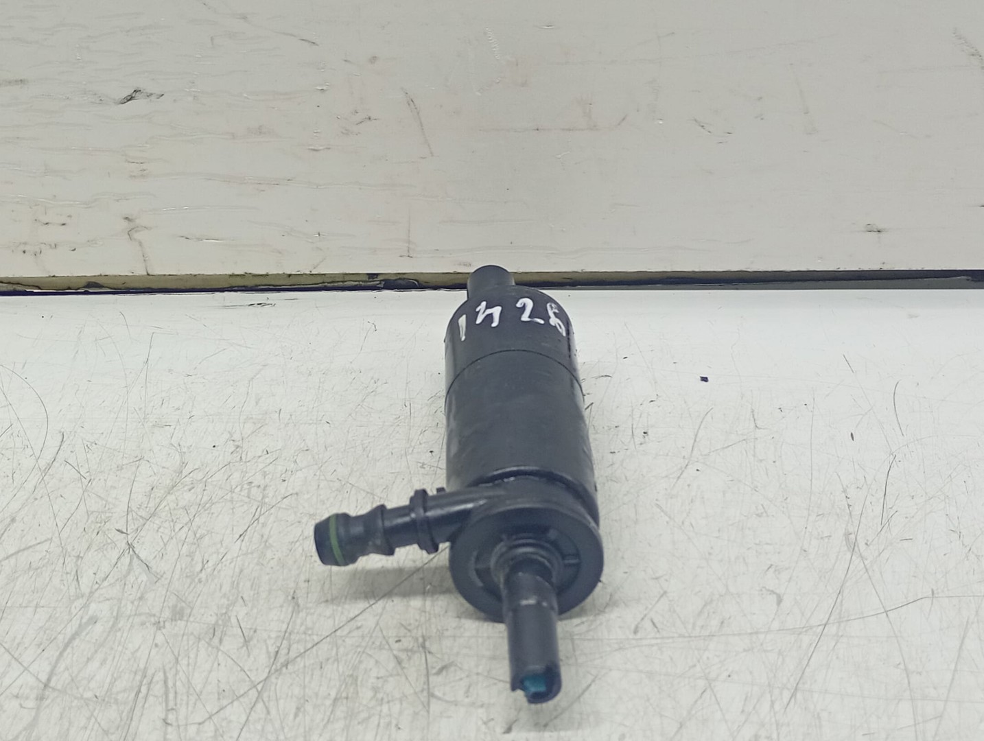 Pompa vas lichid parbriz 3B7955681 Volkswagen Golf 5 (2003 - 2009)