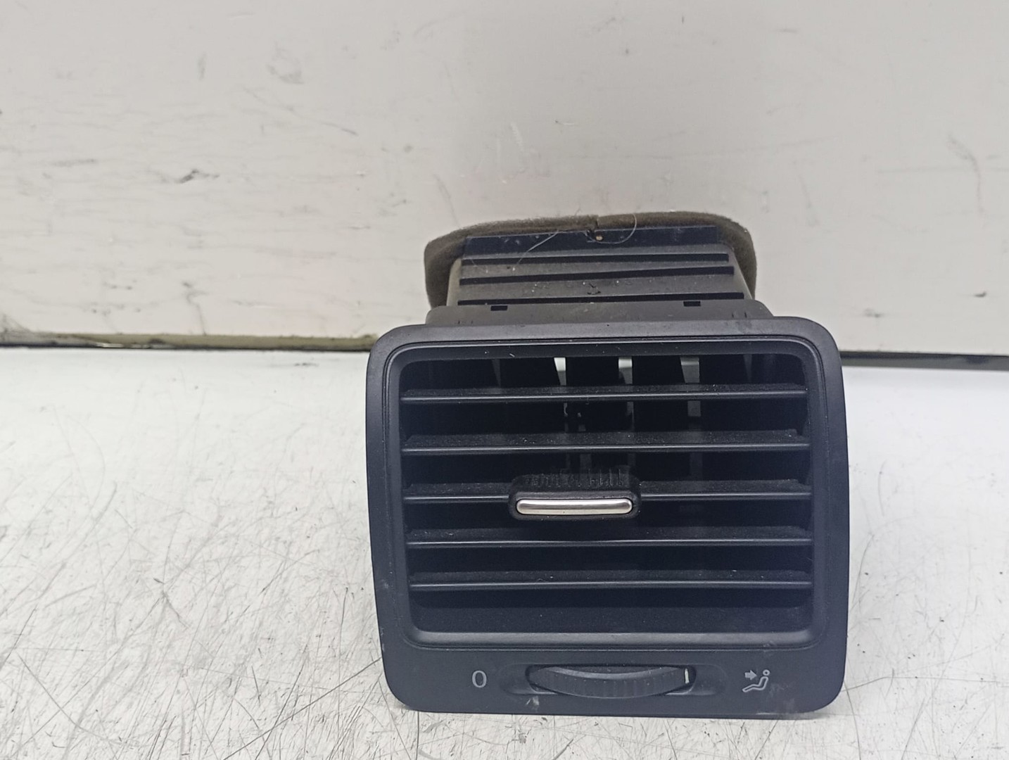 Grila ventilatie 1k0819703 Volkswagen Golf 5 (2003 - 2009)