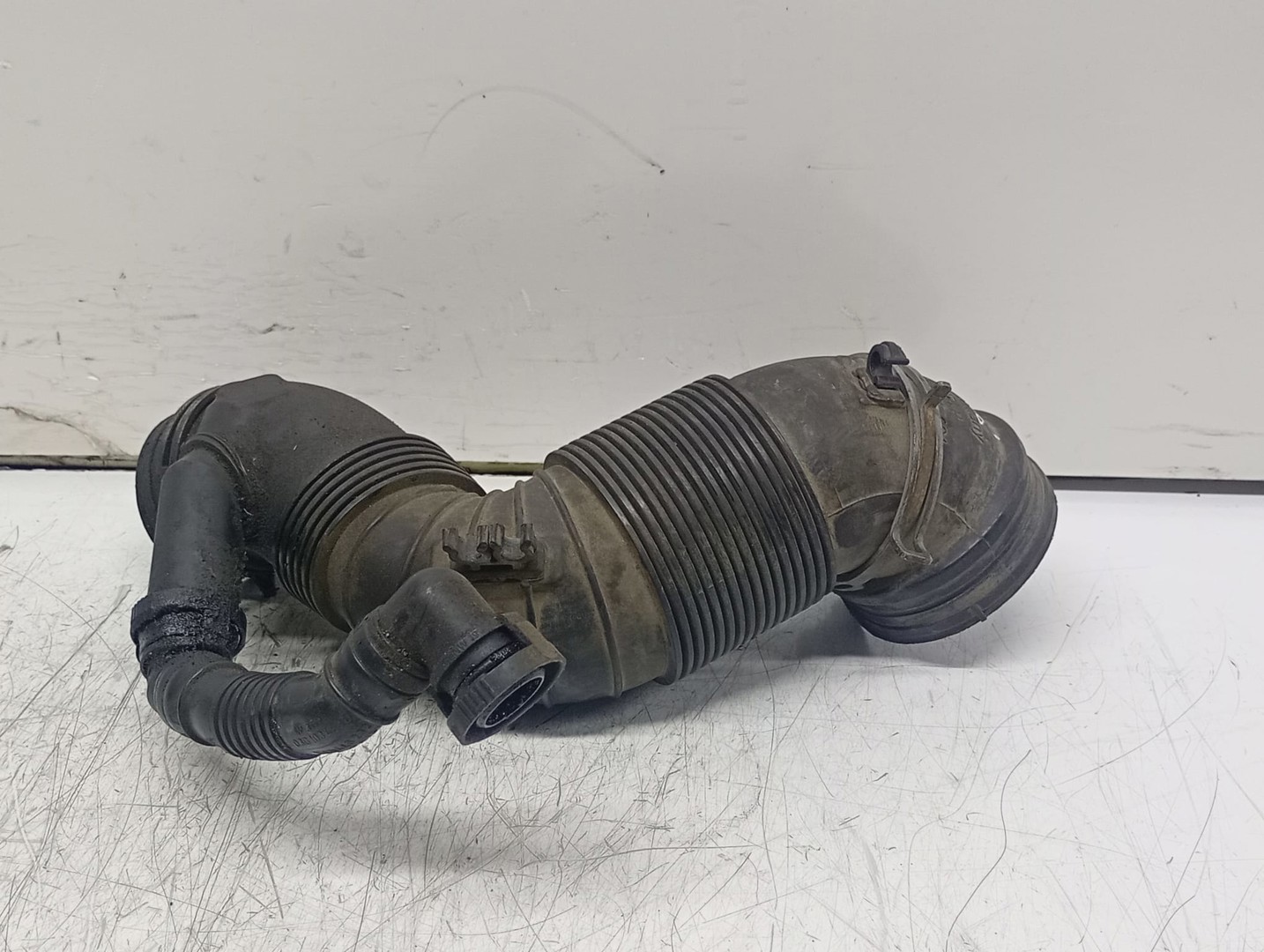 Tub admisie 3C0129654P Volkswagen Golf 5 (2003 - 2009)