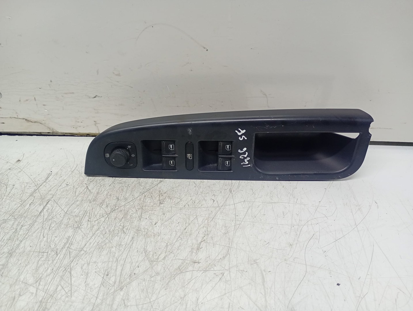 Panou comanda geamuri Volkswagen Golf 5 (2003 - 2009)