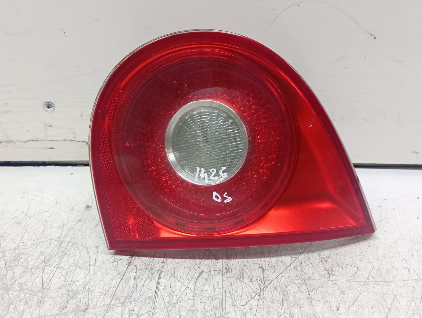 Stop dreapta haion 1k6945094E Volkswagen Golf 5 (2003 - 2009)