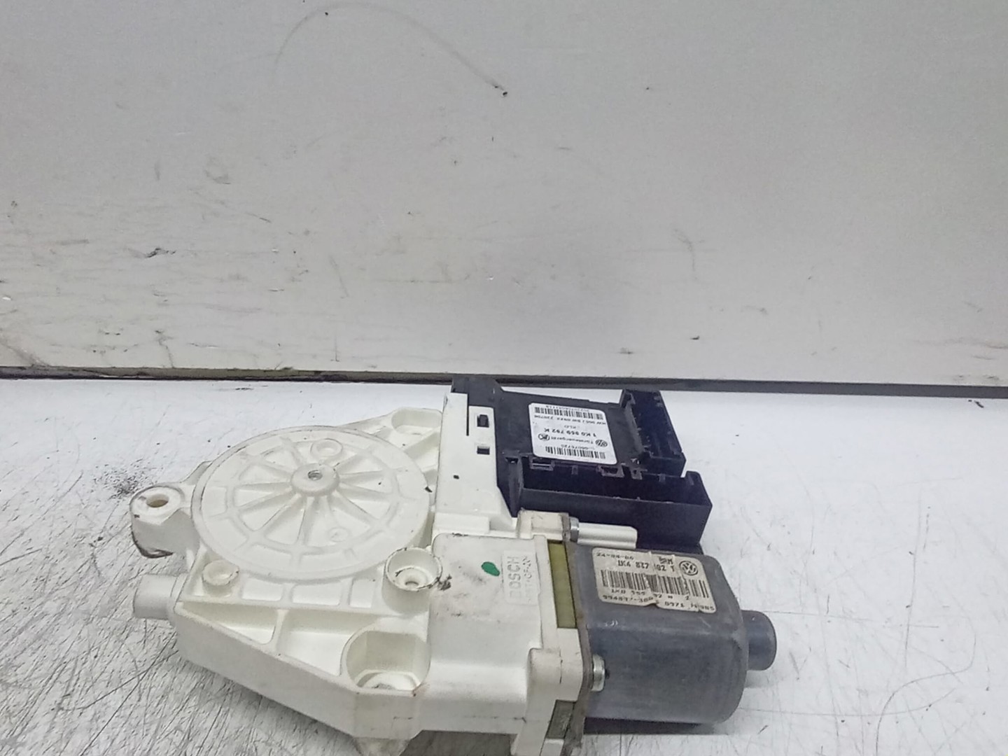 Motoras geam dreapta fata 1k0559702N Volkswagen Golf 5 (2003 - 2009)