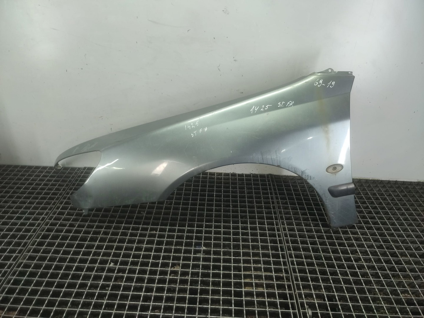 Aripa stanga fata Peugeot 607 1 (2000 - 2004)