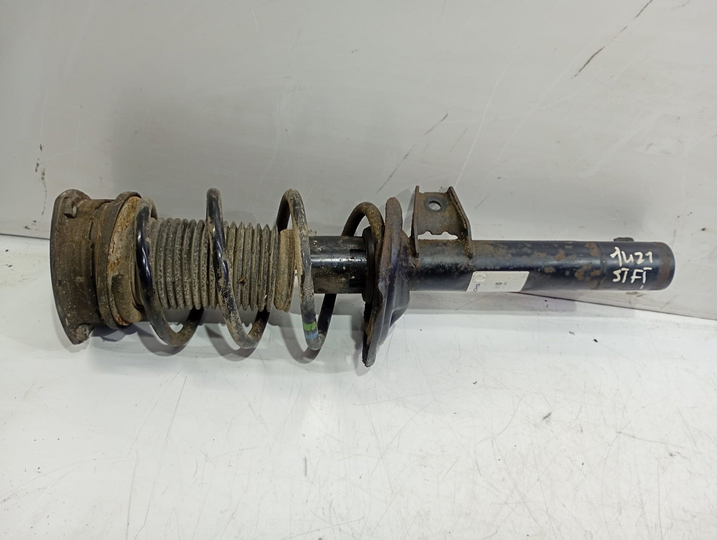 Amortizor cu arc stanga fata Volkswagen Golf 7 (2012 - 2017)