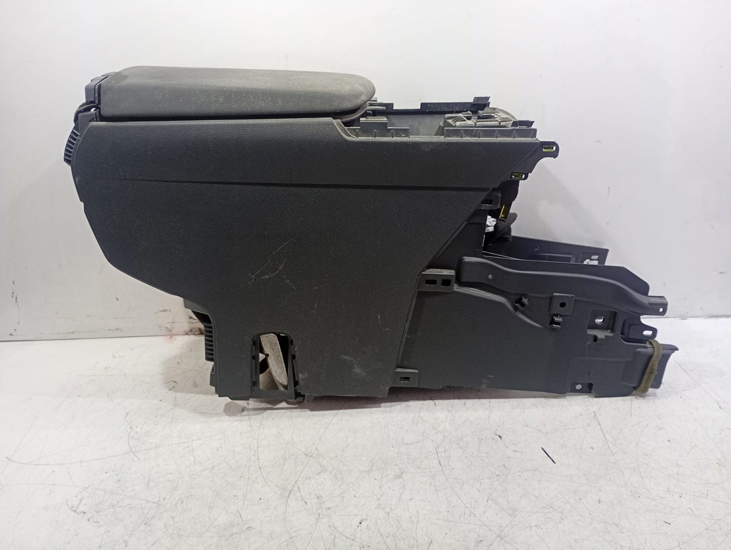 Consola centrala Peugeot 3008 1 (2010 - 2013)